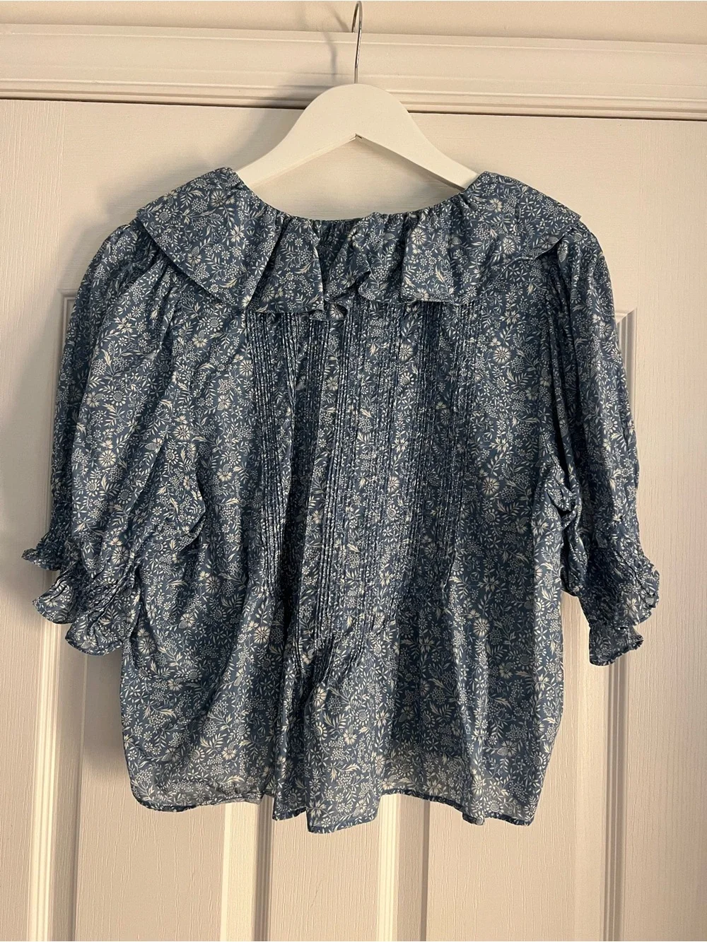 Doen Blue Floral Ruffle V-Neck Blouse